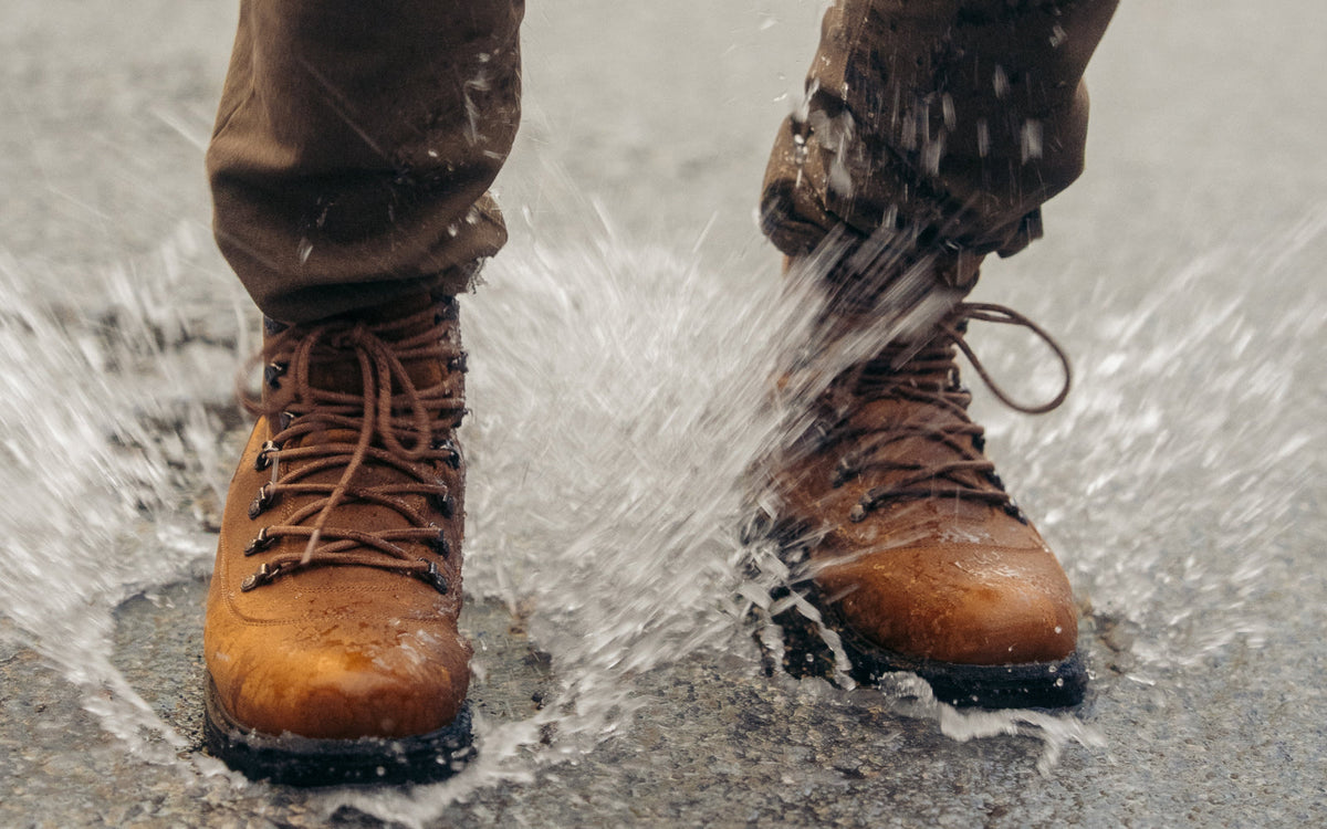 How Do Waterproof Snow Boots Work?
