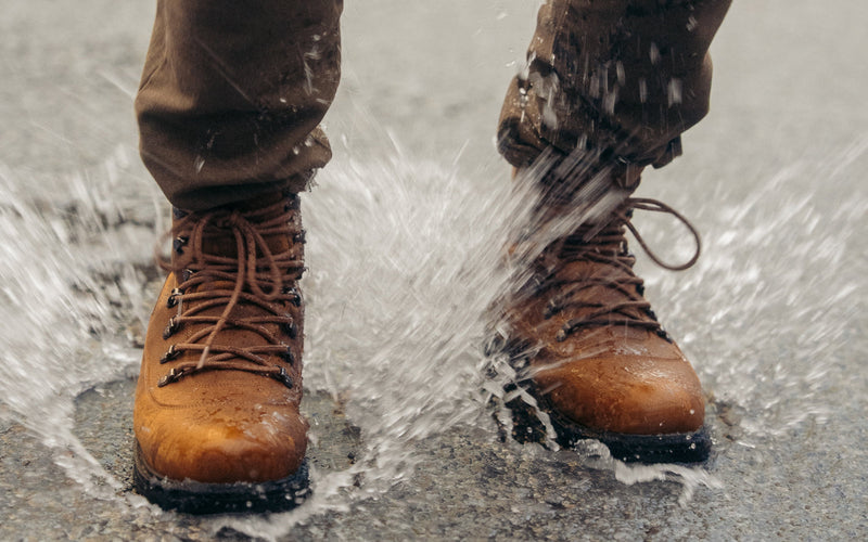 How Do Waterproof Snow Boots Work?