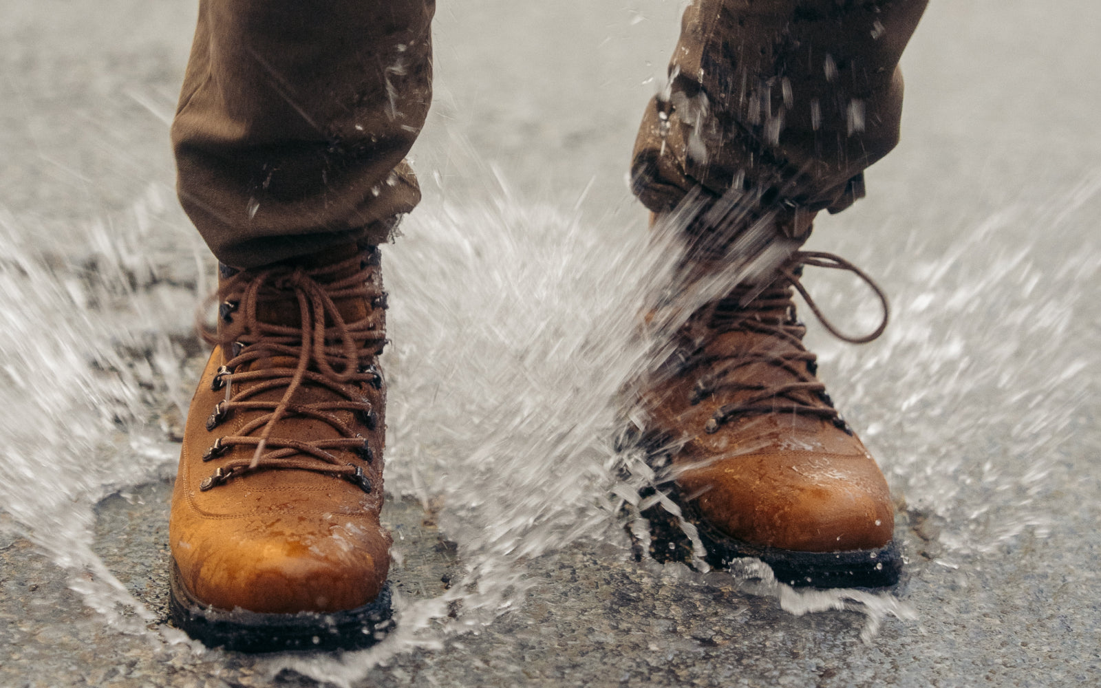 How Do Waterproof Snow Boots Work?