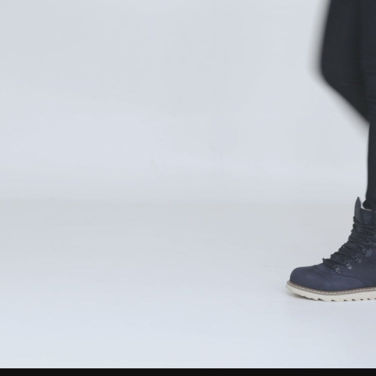 Cambridge Denim Blue women's winter boot – video